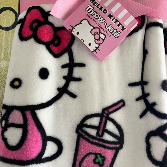 Hello Kitty Strawberry Milkshake Plush Throw Blanket NWT 60x70 - Picture 6 of 8